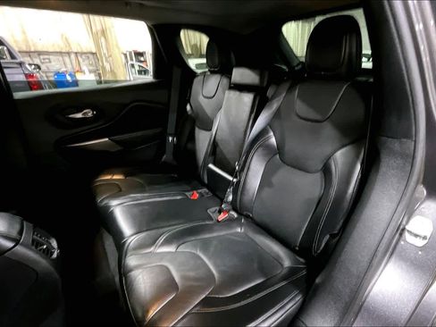 Used 2020 Jeep Cherokee Limited image 21