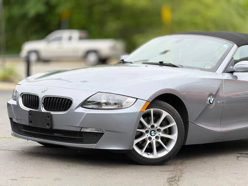 Used 2007 BMW Z4 3.0i RWD image 2