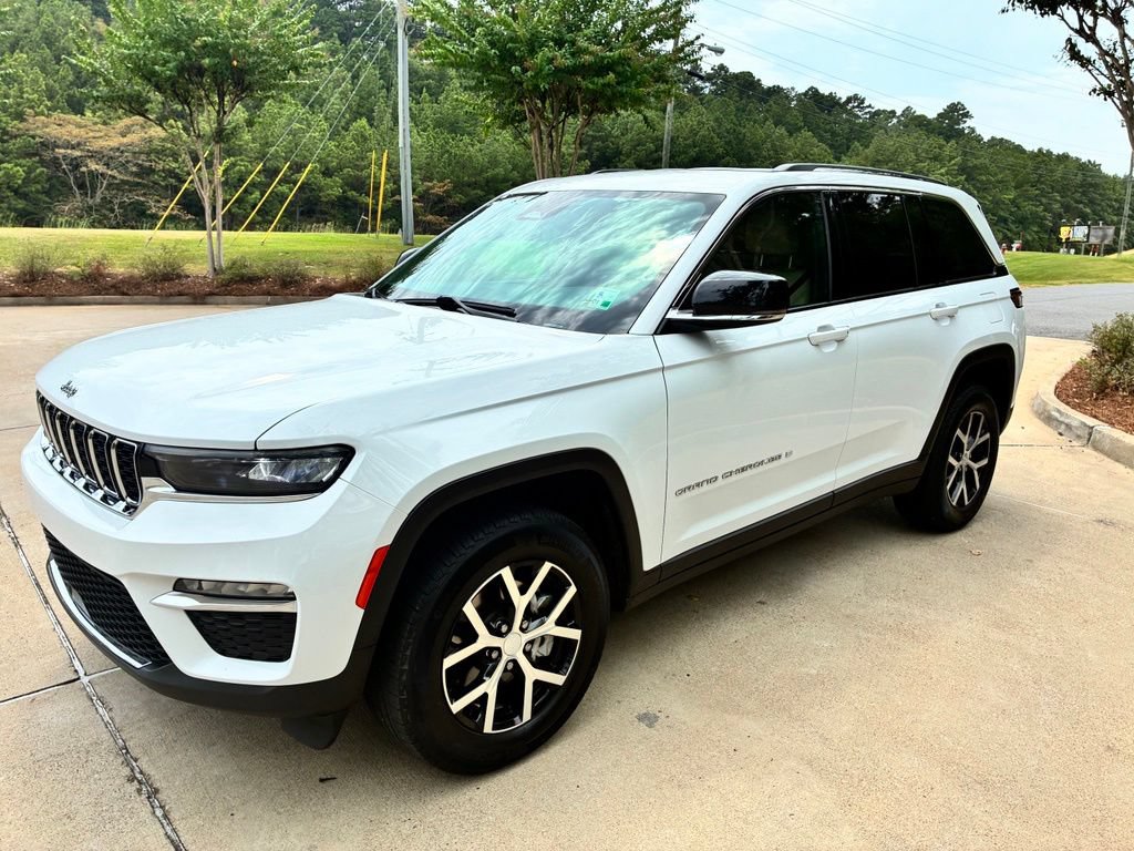 Used 2024 Jeep Grand Cherokee Limited AWD/4WD image 8