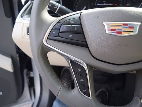 Used 2017 Cadillac XT5 Luxury w/ Driver Awareness Package FWD image 6