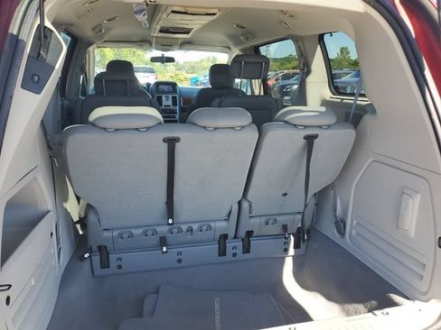 Used 2008 Chrysler Town & Country Touring FWD image 7