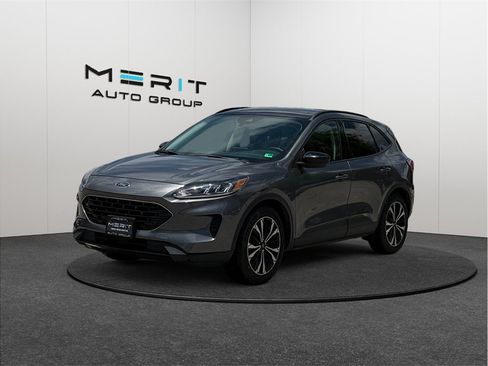 Used 2021 Ford Escape SE w/ SE Sport Appearance Package FWD image 4