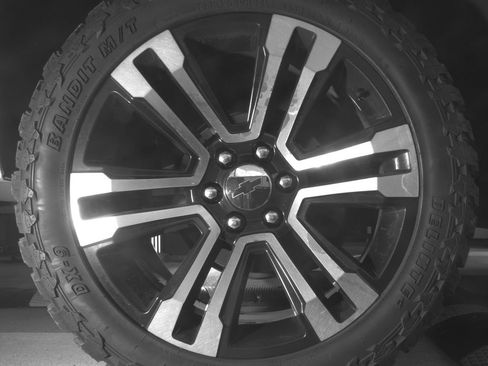 Used 2018 Chevrolet Tahoe Premier RWD image 13