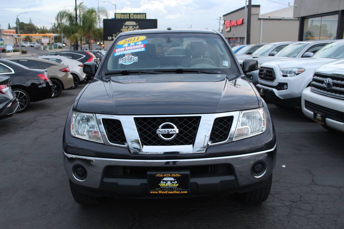 Used 2011 Nissan Frontier SV w/ SV Premium Utility Pkg AWD/4WD image 3