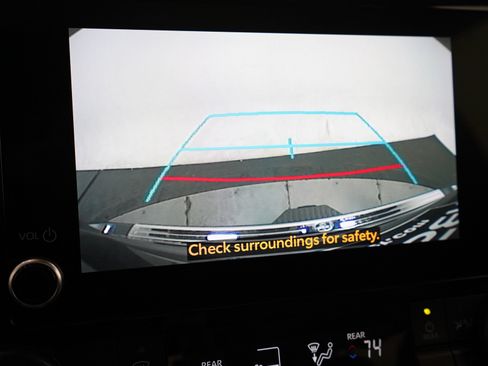 Used 2023 Toyota Highlander XLE image 33