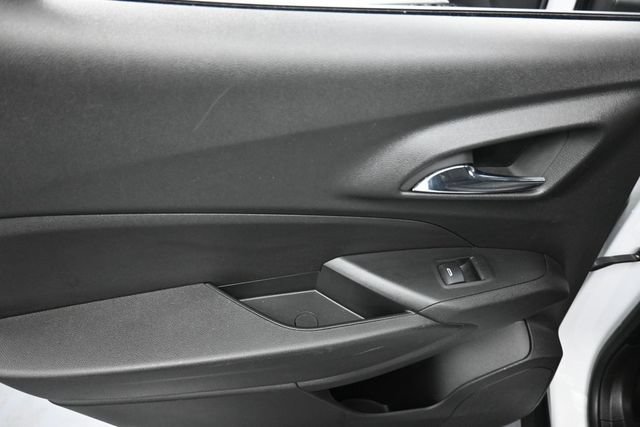 Used 2025 Chevrolet Trax LT FWD image 19