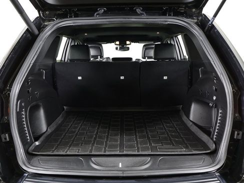 Used 2022 Jeep Grand Cherokee Limited image 18