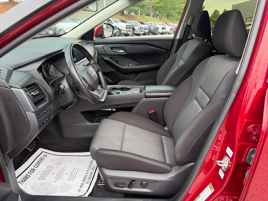 Used 2025 Nissan Rogue SV FWD image 10