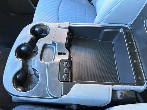 Used 2013 RAM 1500 Classic SLT image 25