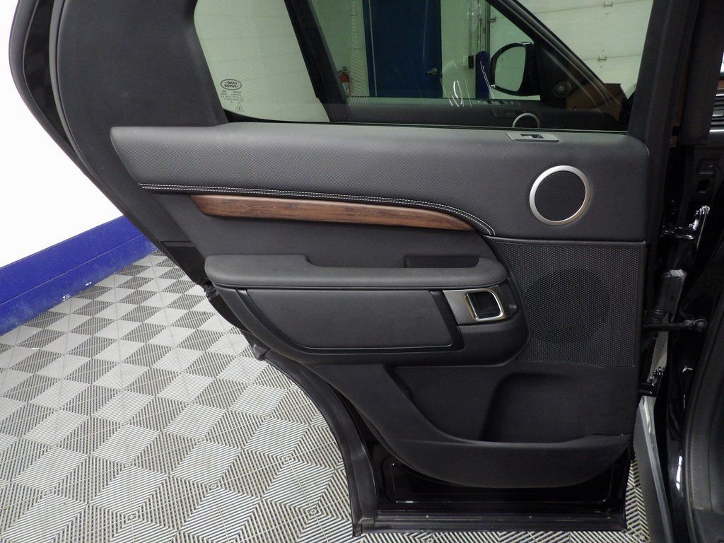 Used 2024 Land Rover Discovery Dynamic SE AWD/4WD image 44