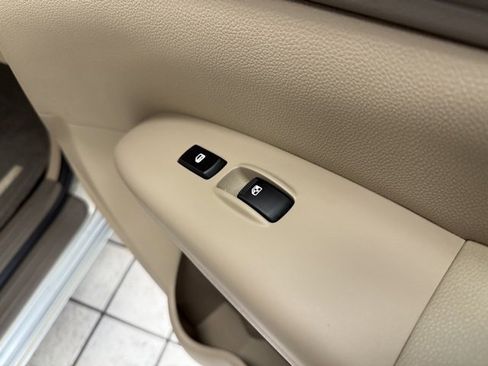 Used 2014 Kia Sedona LX image 27