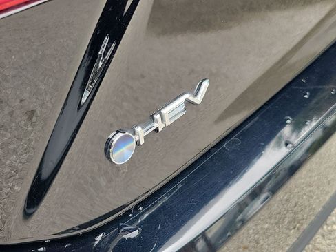 Used 2025 Toyota Camry LE w/ Convenience Package FWD image 7