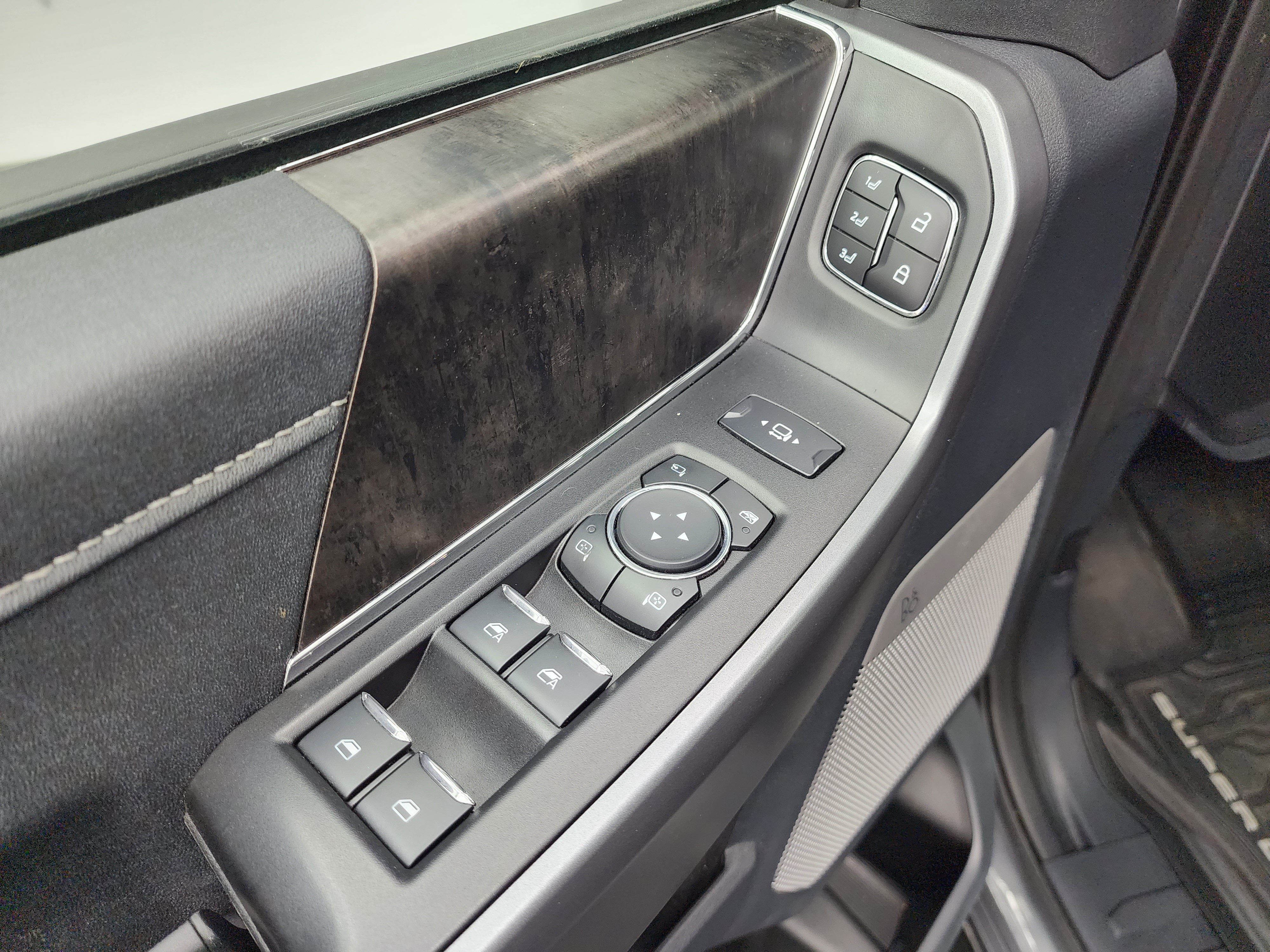 Used 2025 Ford F250 Lariat w/ Lariat Ultimate Package AWD/4WD image 46
