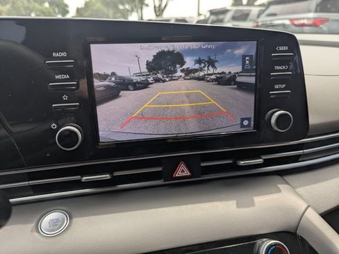 Used 2022 Hyundai Elantra SEL w/ Convenience + Premium Package FWD image 26