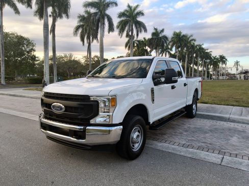 Used 2022 Ford F250 XL w/ Power Equipment Group image 3