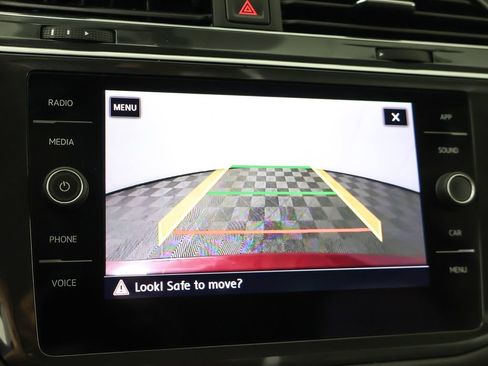 Used 2018 Volkswagen Tiguan SE AWD/4WD image 41