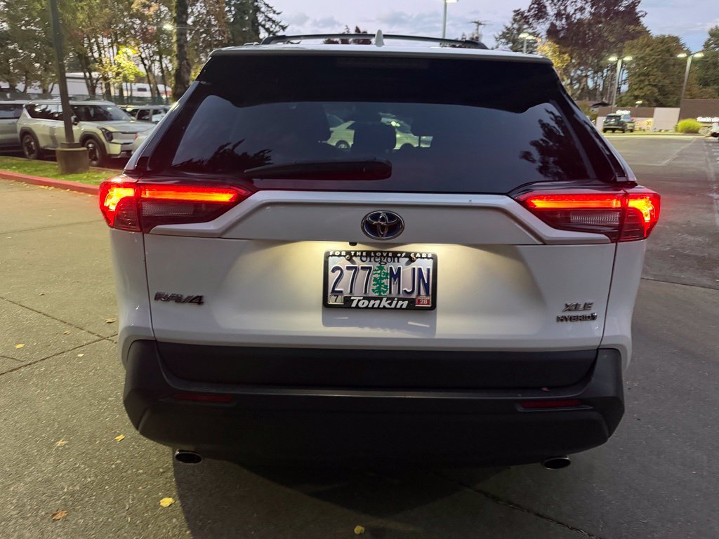 Used 2020 Toyota RAV4 XLE w/ XLE Grade Weather Package AWD/4WD image 5