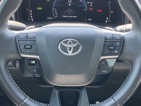 Used 2025 Toyota Camry SE w/ Convenience Package FWD image 19