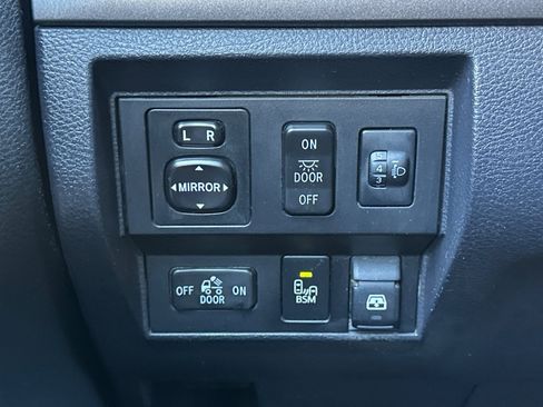 Used 2016 Toyota Tundra SR5 w/ SR5 Upgrade Package RWD image 38