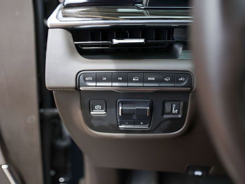 Used 2021 Cadillac Escalade ESV Sport w/ Driver Assist Tech Package AWD/4WD image 15