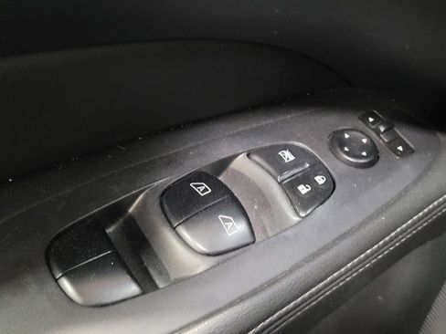 Used 2019 Nissan Pathfinder SV image 27