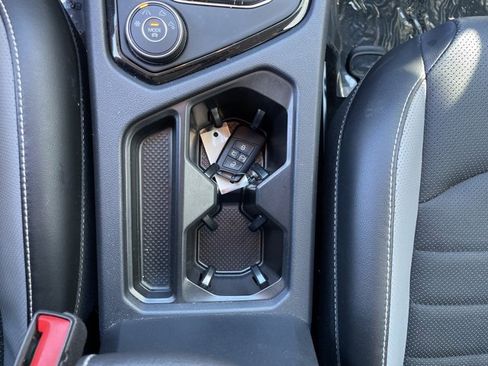 Used 2022 Volkswagen Taos SEL image 12