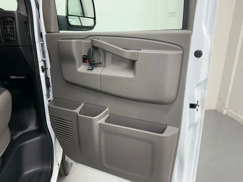 Used 2021 Chevrolet Express 2500 w/ Driver Convenience Package image 21