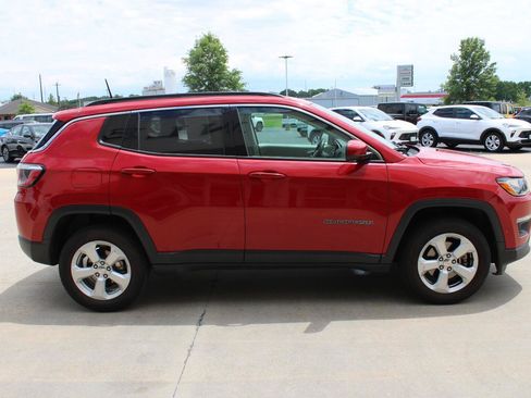 Used 2018 Jeep Compass Latitude w/ Cold Weather Group AWD/4WD image 6