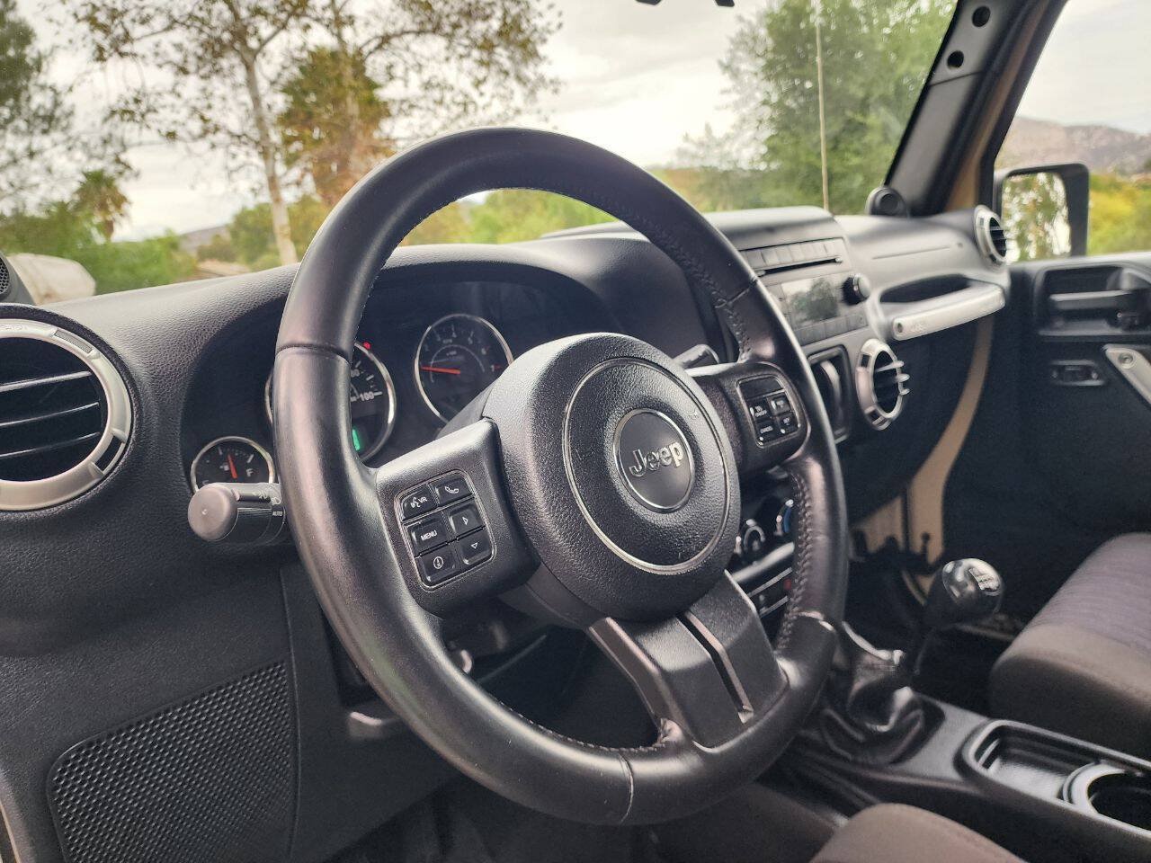 Used 2011 Jeep Wrangler Sahara w/ Dual Top Group AWD/4WD image 19