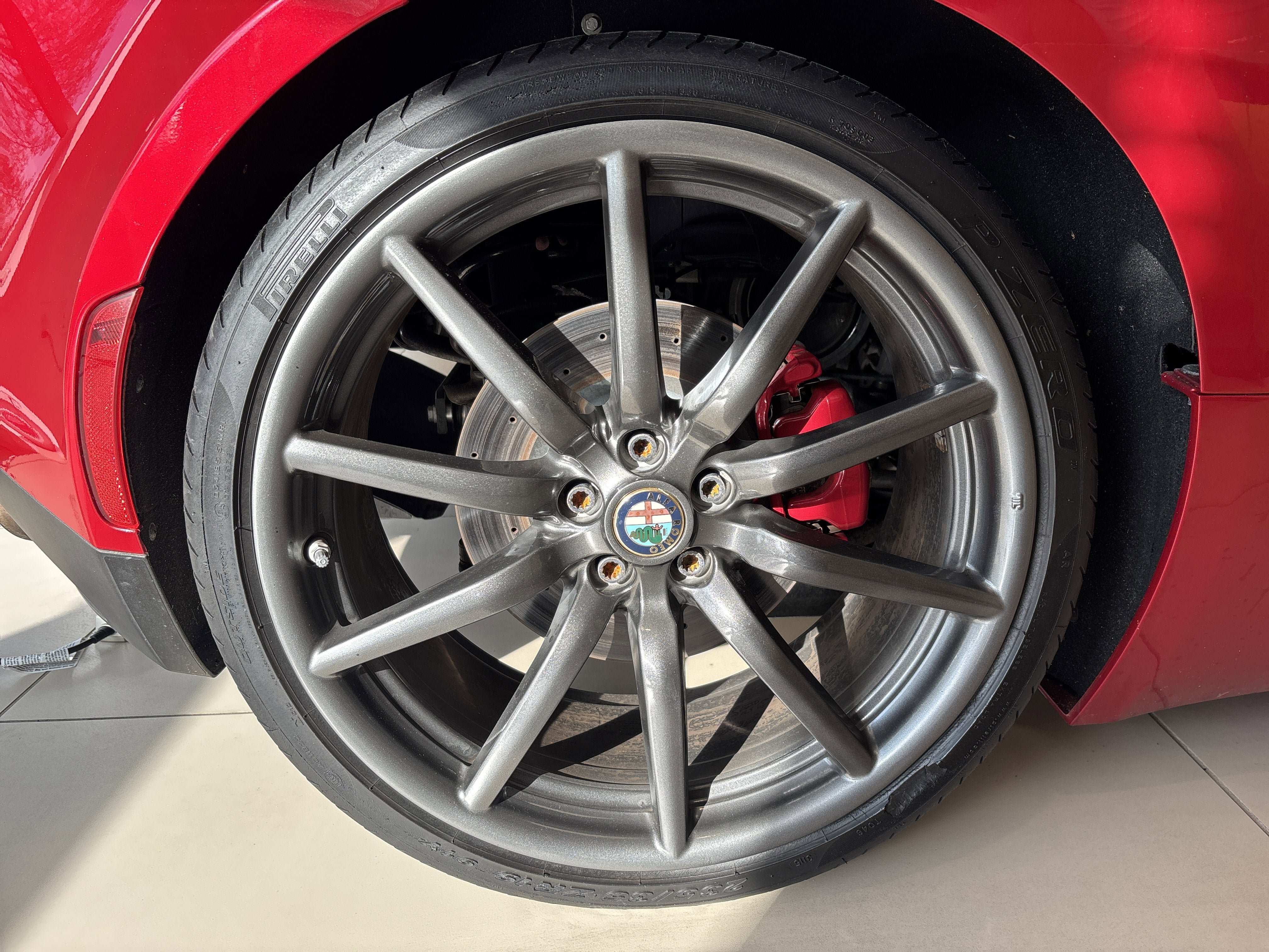 Used 2016 Alfa Romeo 4C Spider RWD image 9