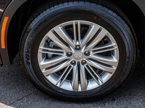 New 2025 Mitsubishi Outlander ES image 9