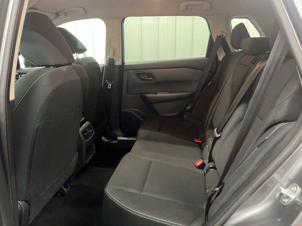 Used 2024 Nissan Rogue S AWD/4WD image 15