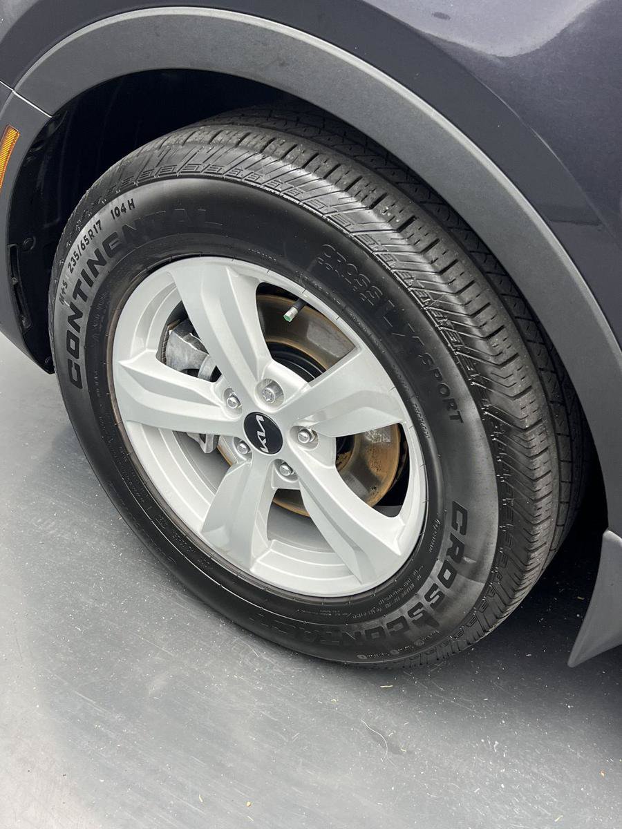 Used 2025 Kia Sorento LX FWD image 36