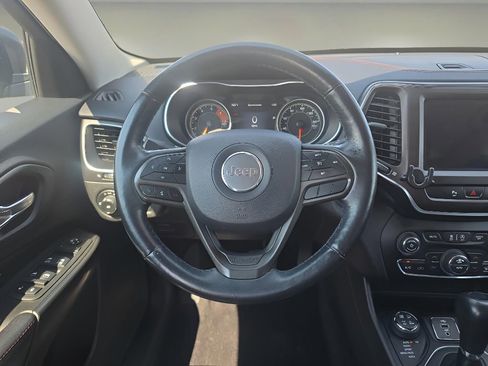 Used 2019 Jeep Cherokee Trailhawk w/ Cold Weather Group image 18