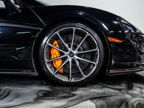 Used 2018 McLaren 570S Spider image 13