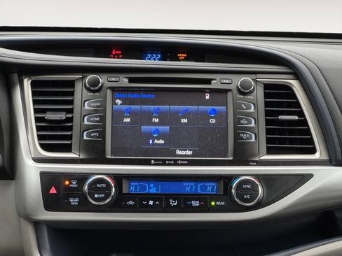 Used 2018 Toyota Highlander Plus image 13