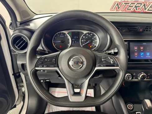 Used 2021 Nissan Kicks S FWD image 13