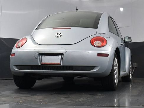 Used 2010 Volkswagen Beetle Coupe FWD image 17