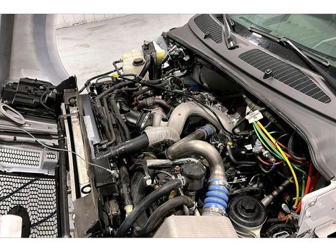 Used 2023 Ford F750 2WD Regular Cab Super Duty image 12