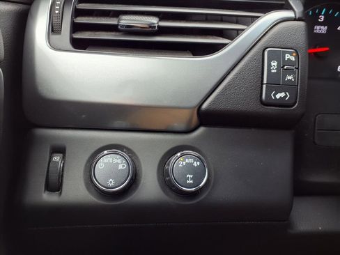 Used 2020 Chevrolet Suburban LT image 19