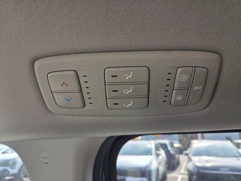 Used 2023 Kia Carnival LX FWD image 17