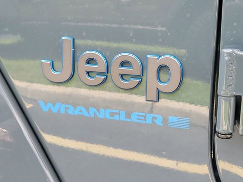 Used 2025 Jeep Wrangler Unlimited Sahara AWD/4WD image 8