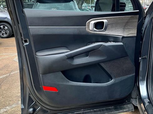 Used 2022 Kia Sorento EX w/ Panoramic Sunroof Package image 22