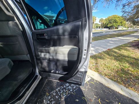 Used 2011 Toyota Tundra 2WD Double Cab image 32