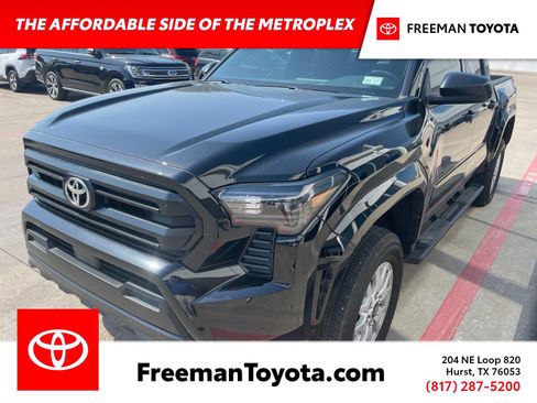 Used 2025 Toyota Tacoma SR RWD image 1