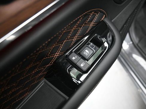 Used 2023 Jeep Grand Cherokee Summit AWD/4WD image 10