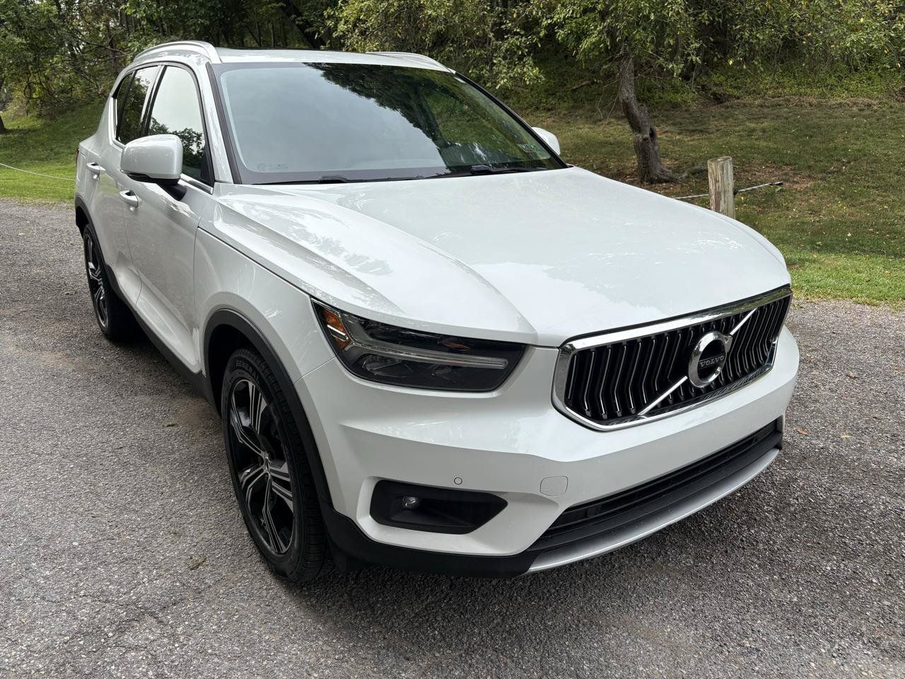 Used 2020 Volvo XC40 T5 Inscription w/ Protection Package Premier AWD/4WD image 1