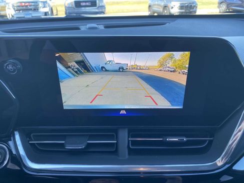 Used 2024 Chevrolet Trax RS w/ Sunroof Package image 14