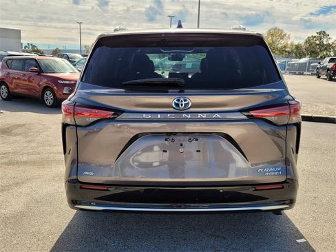 Used 2021 Toyota Sienna Platinum image 6