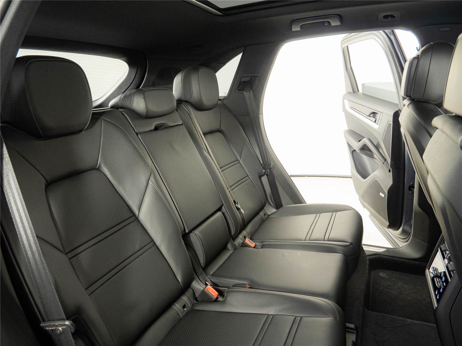 Certified 2026 Porsche Cayenne AWD/4WD image 23